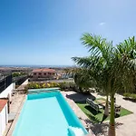 Private With Three Separate Apartament *