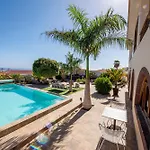 Private With Three Separate Apartament *