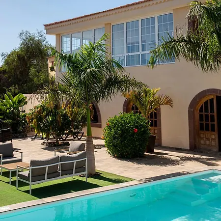 Private With Three Separate Apartamento Montana la Data