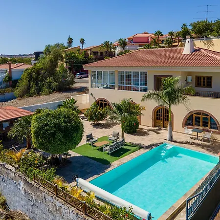 Private With Three Separate Apartamento Montana la Data