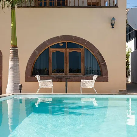 Private With Three Separate Apartamento *