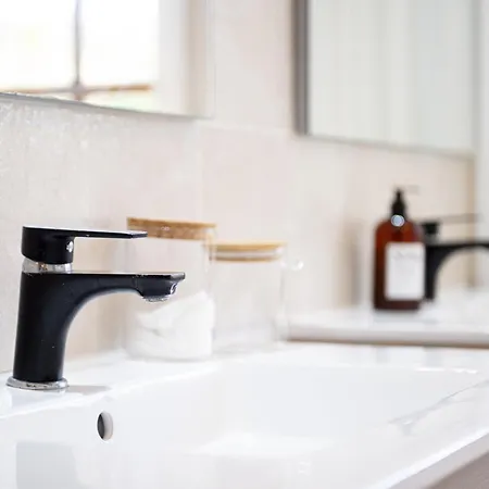 Private With Three Separate Apartamento *