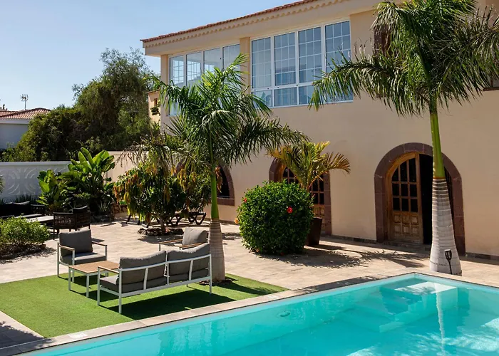 Private With Three Separate Апартаменты Montana la Data