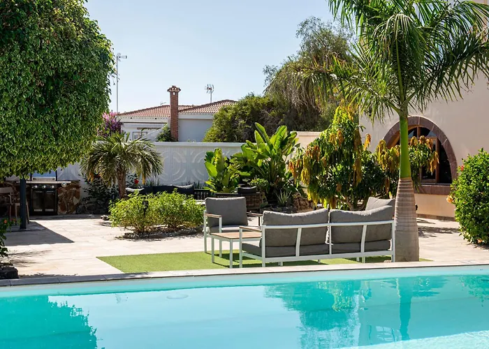 Private With Three Separate Апартаменты Montana la Data