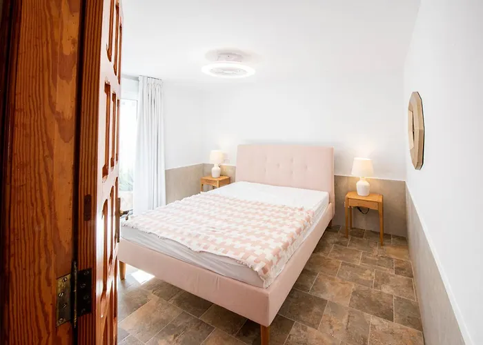 Private With Three Separate * Montana la Data