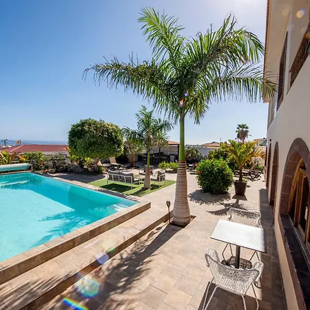 Private With Three Separate Apartmán *