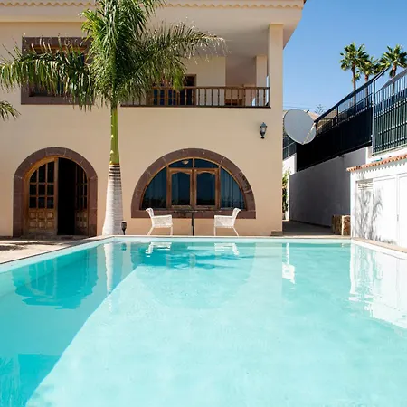 Private With Three Separate Apartmán *
